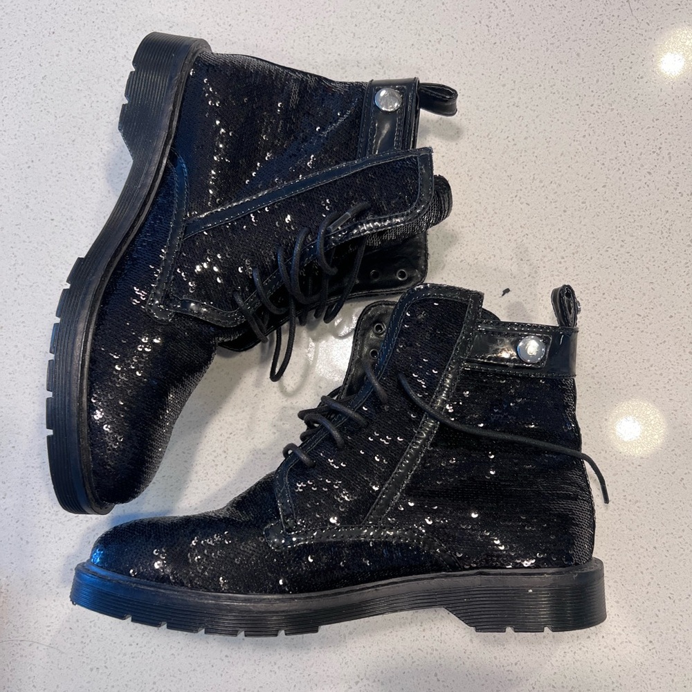 Armani Exchange boots size 9 very cute Sparkles Sequence can dress up or down